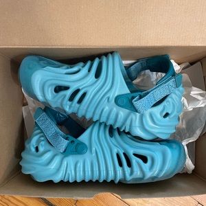 Salehe Bembury polex croc men’s 4/women’s 6 turq tonic